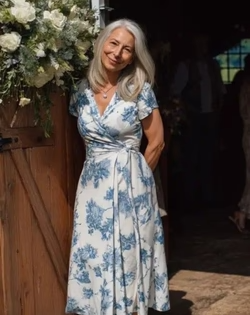 <p>CUSTOMERS LOVE OUR BOUTIQUE</p>