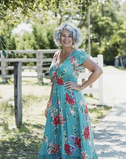 <p>CUSTOMERS LOVE OUR BOUTIQUE</p>